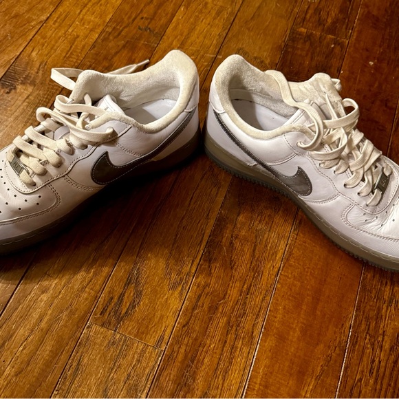 Nike White Air Force One Sneakers. Like new condition - Picture 2 of 5